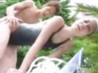 沢井亮　セクシーな水着姿のセレブ妻が自家用プールに招いた不倫相手の男性とイケナイ青姦セックス erovideo　女の子のための無料H動画