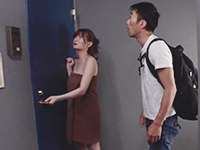 鮫島/筧ジュン　鍵が壊れて家に入れなくなったタオル一枚の巨乳お姉さんがおっぱいポロリに発情した近所の男性に求められちゃうハプニングセックス JavyNow 女性のための無料アダルト動画