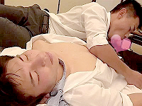 【ゲイBL】山崎宏翔/朝山蒼太　宅飲みで酔ってしまいウトウトする後輩社員が可愛くてついキスをしてしまう先輩社員のドキドキBLエッチ SpankBang 女性のための無料アダルト動画