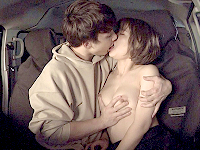 アレク/相澤ゆりな　ドライブデートの帰り道もっと一緒にいたいカップルが別れを惜しんで抱きしめてキスをしたら盛り上がって致しちゃうドキドキカーセックス SpankBang 女の子のための無料 H 動画