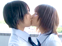 【レズ】湊莉久/葵こはる　黒髪ショートヘアーのスレンダー美少女と愛くるしいロリフェイスの美少女が何度もキスを重ねながら興奮しちゃうドキドキレズエッチ TXXX 女性専用無料エロ動画