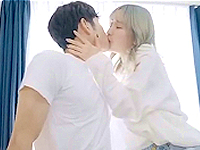 小梅/百永さりな　隣室に引っ越してきた可愛いイケメン大学生男子を誘惑しちゃう色白美肌の金髪お姉さんのドキドキ筆おろしエッチ SENZURI TUBE 女性のための無料アダルト動画