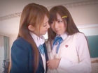 【レズ】麻倉憂/藤井シェリー/大石のぞみ　軽音部の思春期美少女JKが昼間の教室でペニバンを使って乱れ合うレズセックス VJAV 女の子のための無料 H 動画